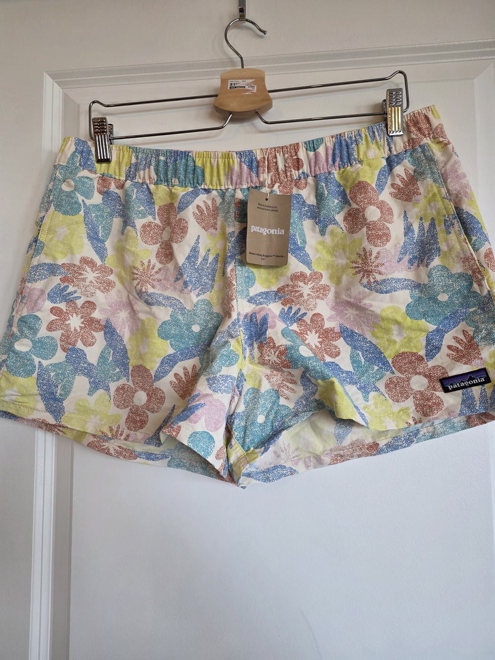 NWT Patagonia Barely Baggies Shorts - Picture 4 of 5